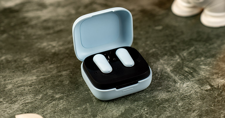 Soundcore R50i NC Review: Impressive ANC and Smart Stand Case