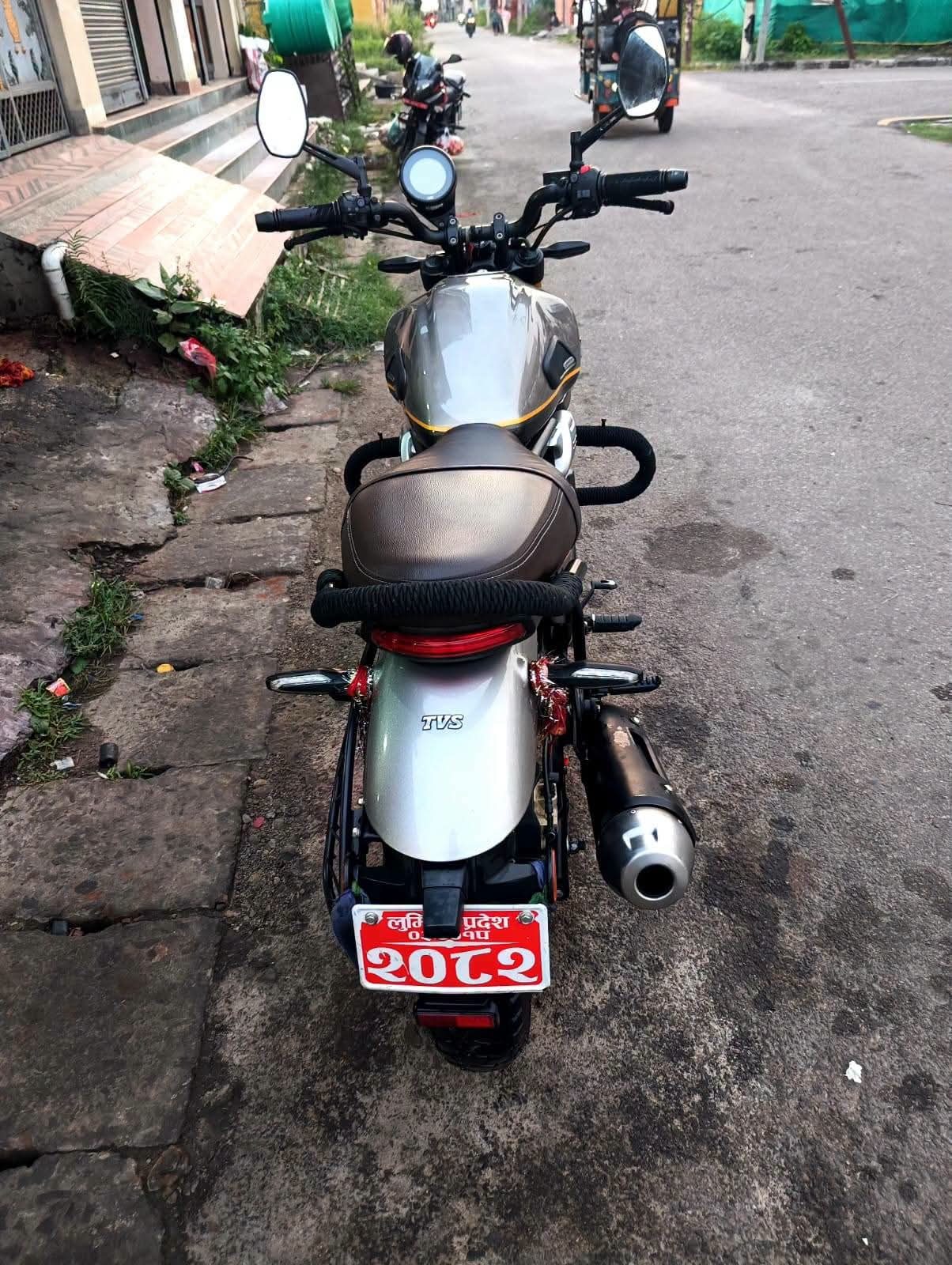 TVS Ronin 225 Dual-Tone Motorcycle
