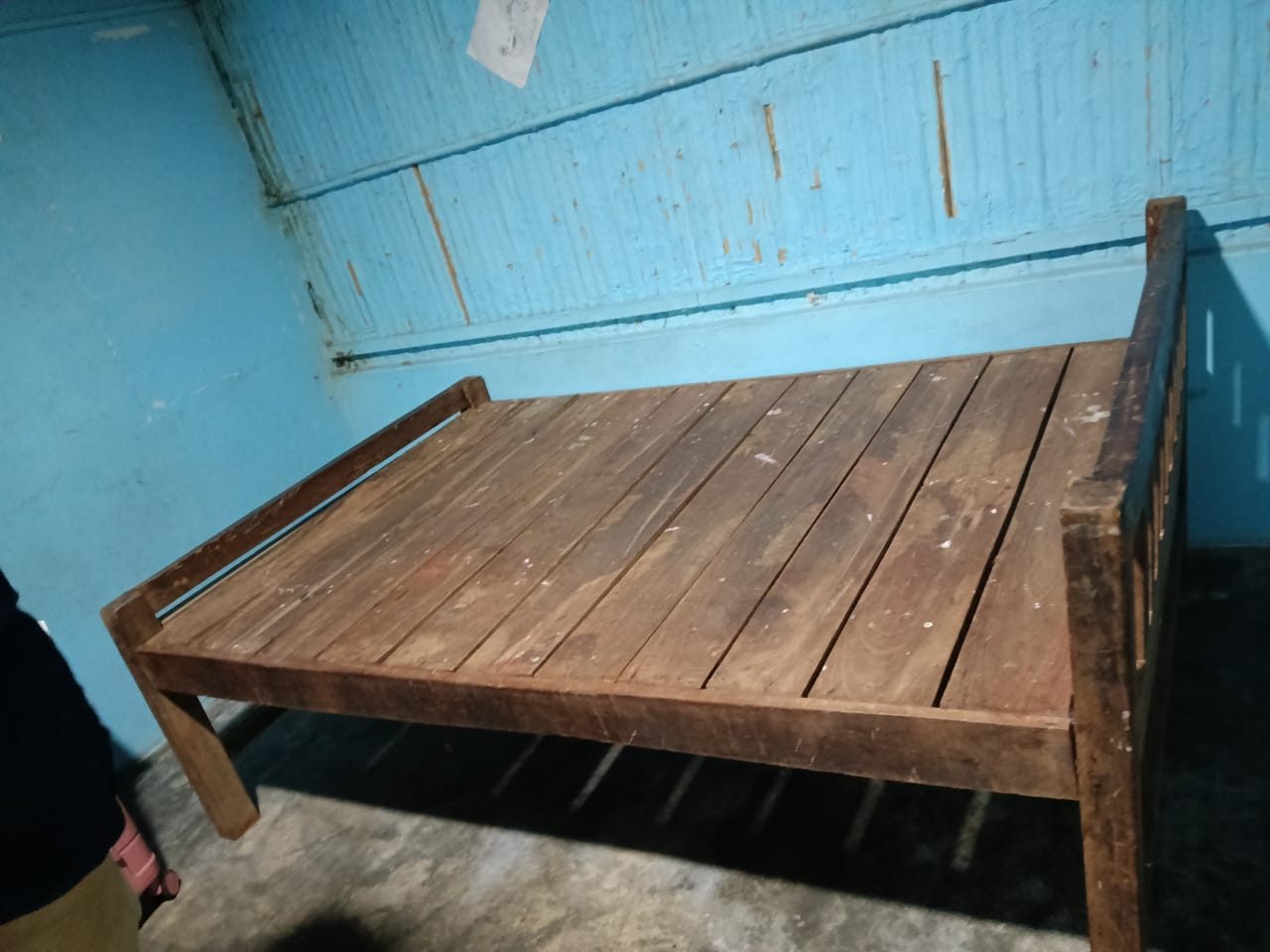 Sturdy Solid Wooden Bed Frame (Khat)